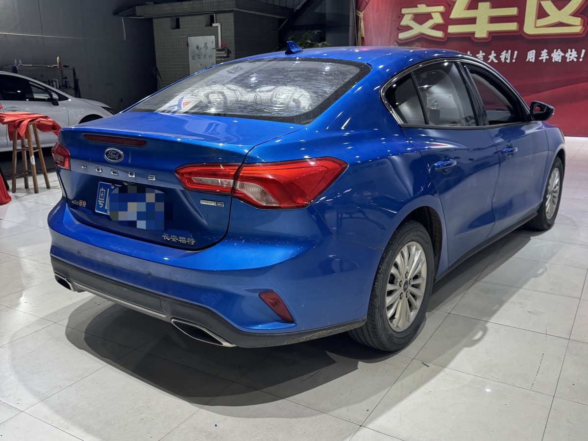 福特 福克斯  2021款 三厢 EcoBoost 180 自动锋潮型图片