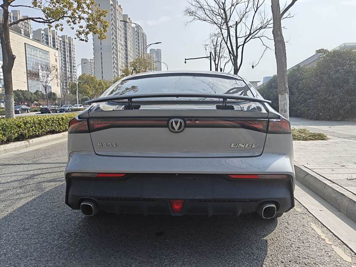 長(zhǎng)安 長(zhǎng)安UNI-V  2023款 1.5T 尊貴型圖片