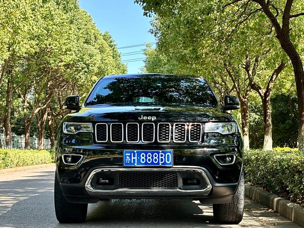 Jeep 大切諾基  2017款 3.0L 精英導(dǎo)航版圖片