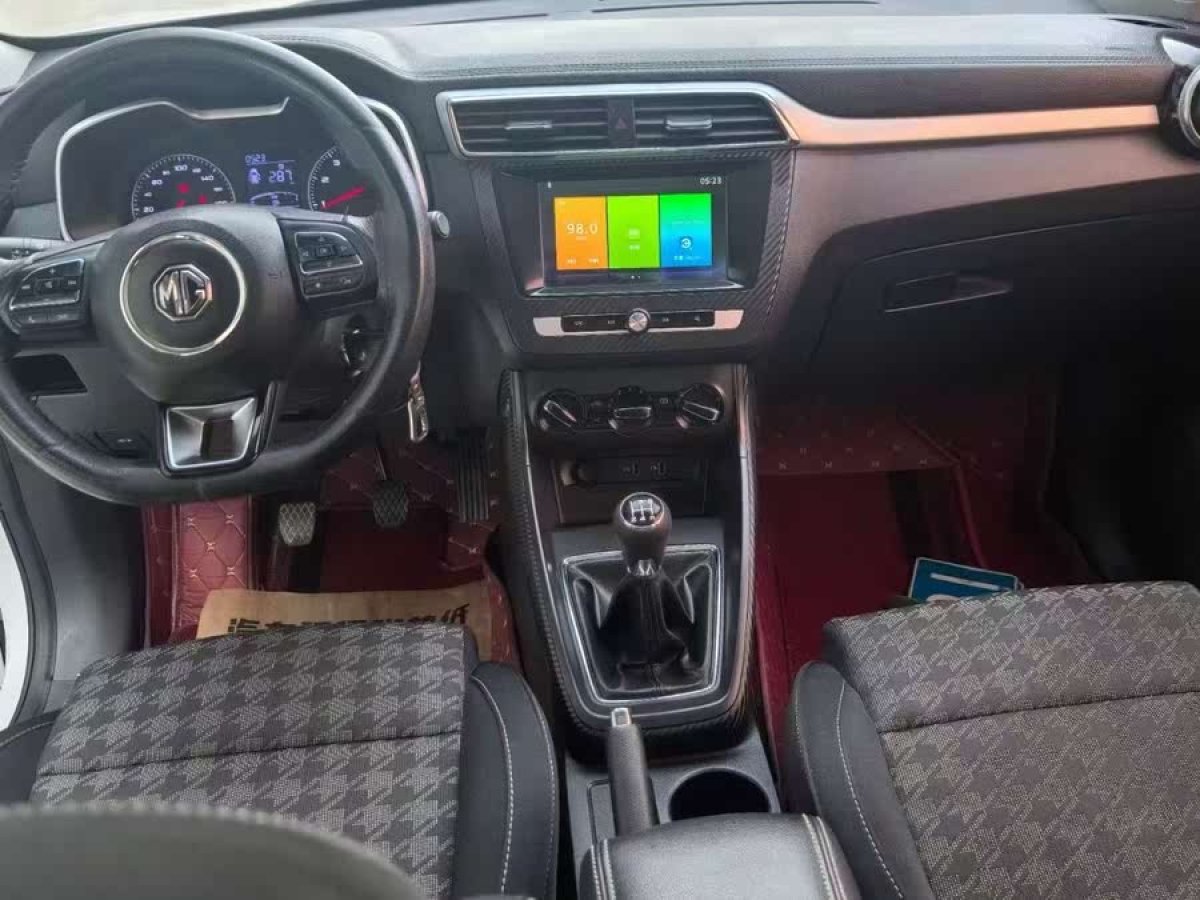 名爵 名爵ZS  2020款 全球百萬(wàn)暢銷款 1.5L 手動(dòng)65寸巨幕天窗版圖片