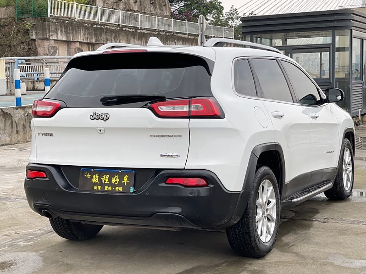 Jeep 自由光  2016款 2.0L 優(yōu)越版圖片