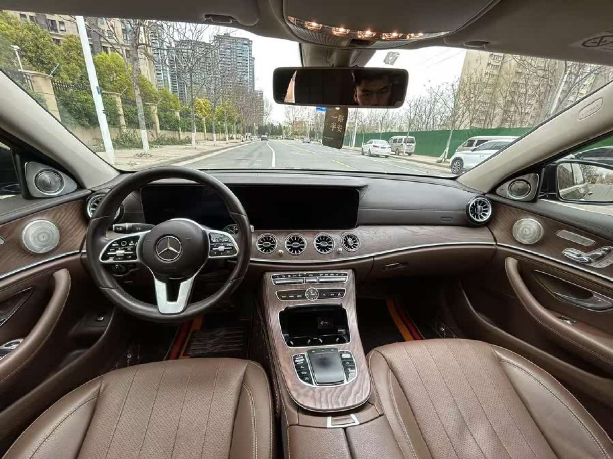 奔馳 奔馳E級  2019款 改款 E 300 L 豪華型圖片