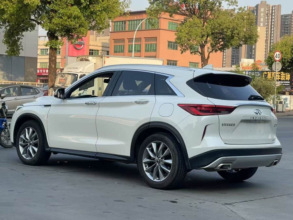 英菲尼迪 QX50  2020款 改款 2.0T 兩驅(qū)時尚版圖片