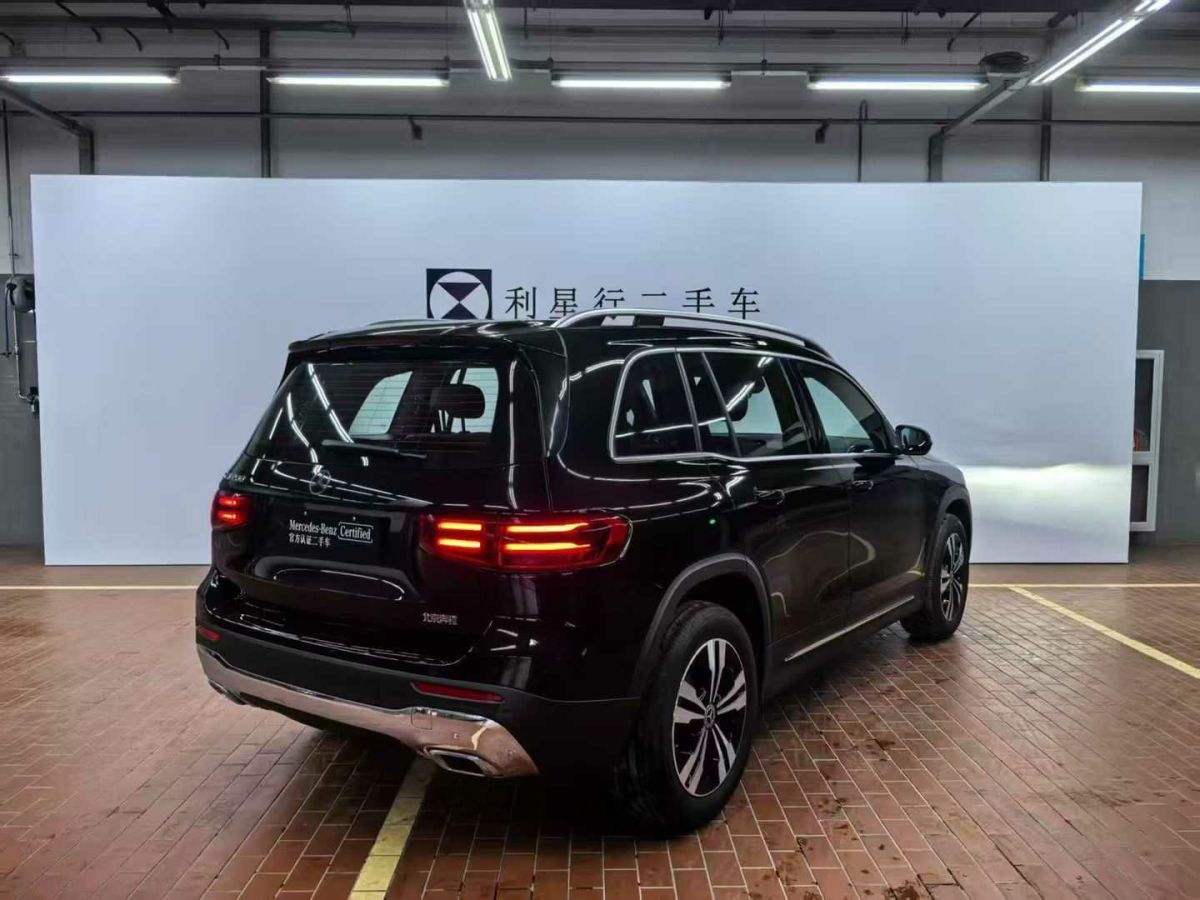 奔馳 威霆  2023款 2.0T 商務(wù)版 7座圖片