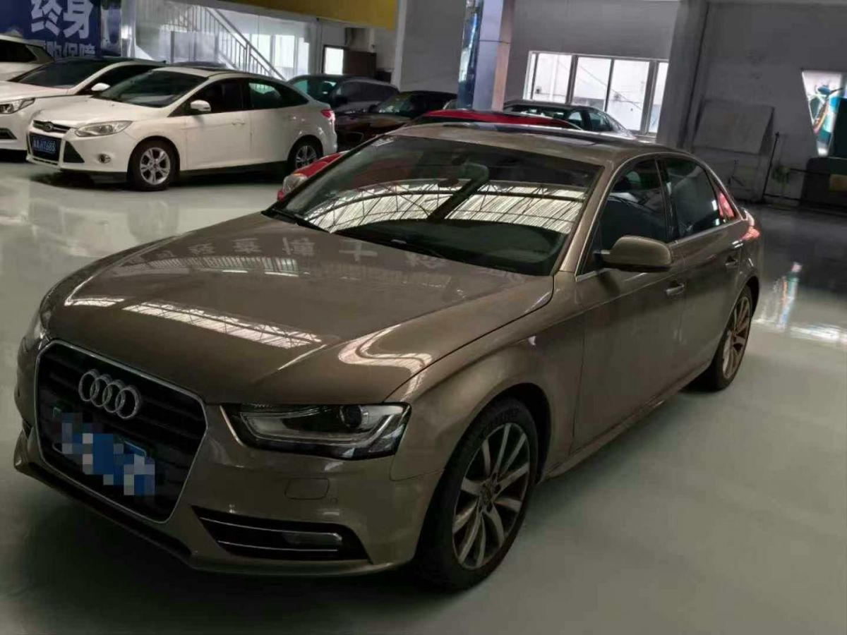 2013年10月奧迪 奧迪A4L  2013款 A4L 30TFSI 手動(dòng)舒適型