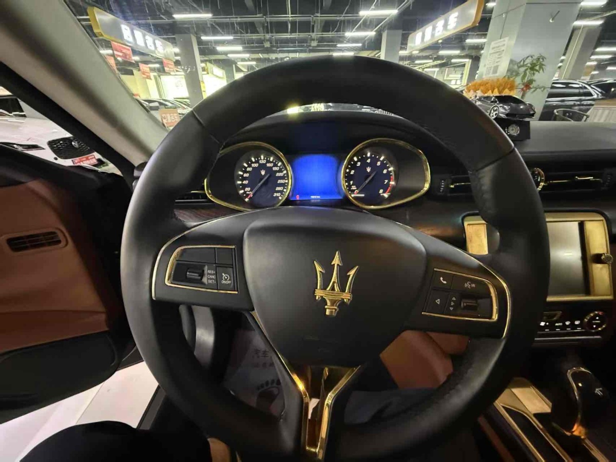 瑪莎拉蒂 總裁  2015款 3.0T 標(biāo)準(zhǔn)型圖片