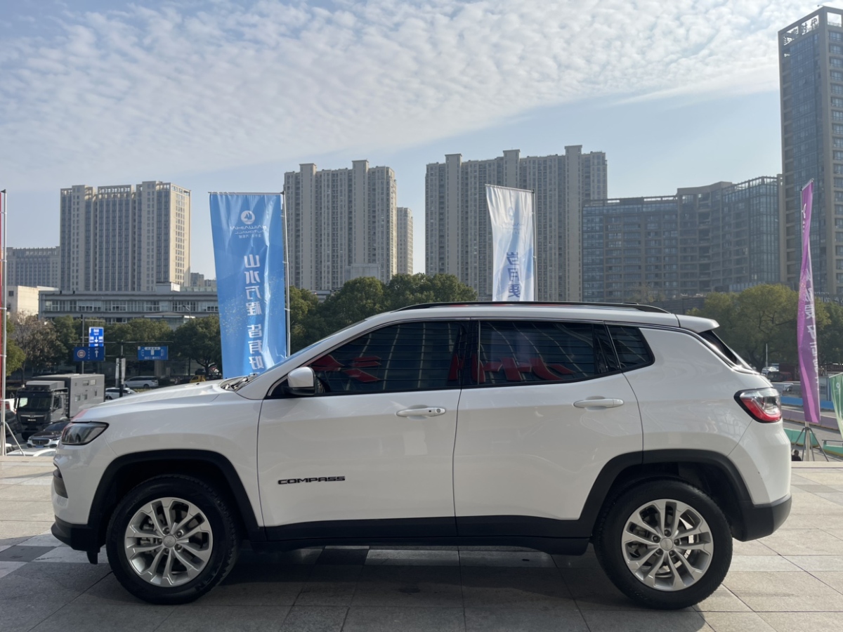 Jeep 指南者  2021款 220T 自動(dòng)領(lǐng)先版圖片