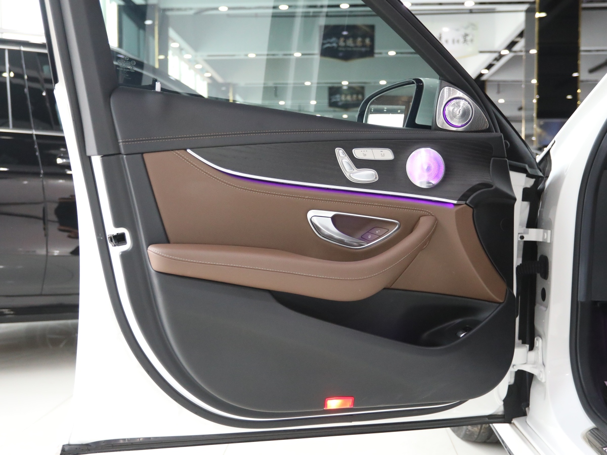 奔驰 奔驰E级  2022款 改款 E 300 L 时尚型图片