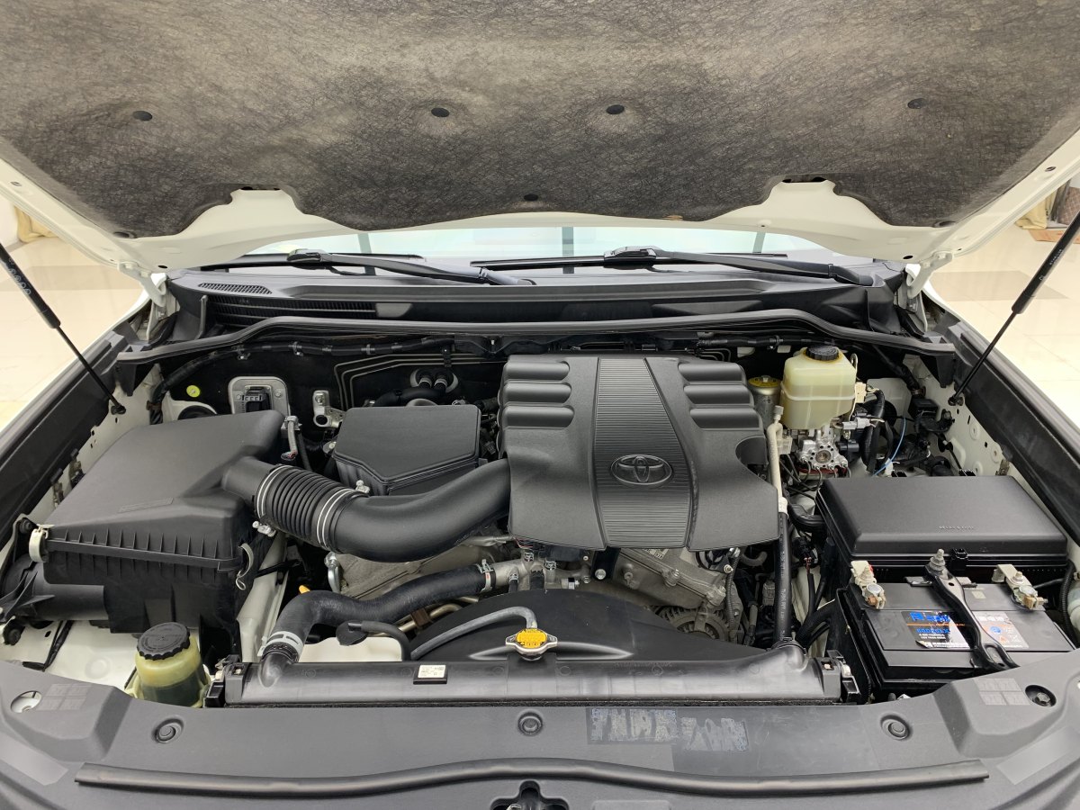 2016年11月丰田 兰德酷路泽  2015款 4.0L V6 中东限量版