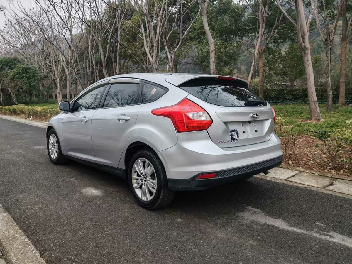 福特 ?？怂? 2013款 三廂經(jīng)典 1.8L 自動基本型圖片