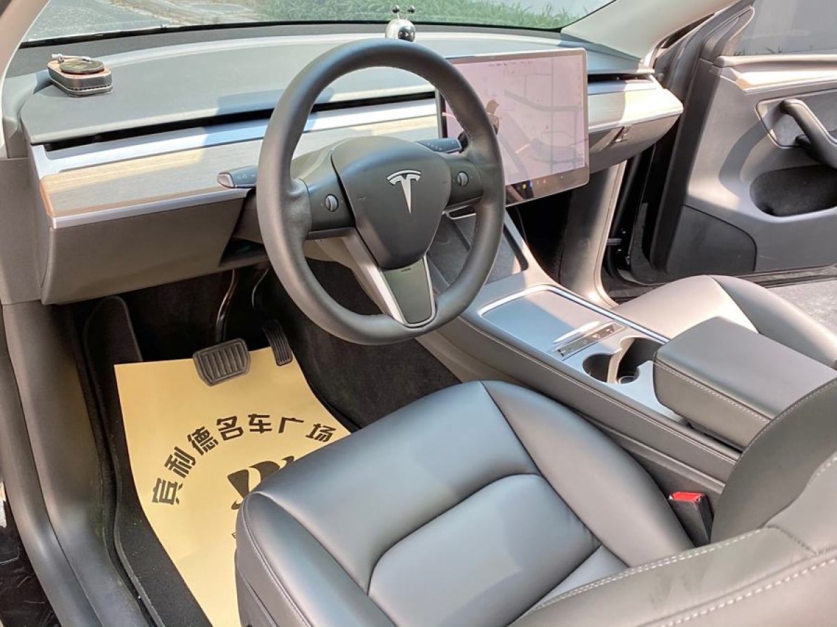 特斯拉 Model 3  2021款 改款 標(biāo)準(zhǔn)續(xù)航后驅(qū)升級(jí)版圖片