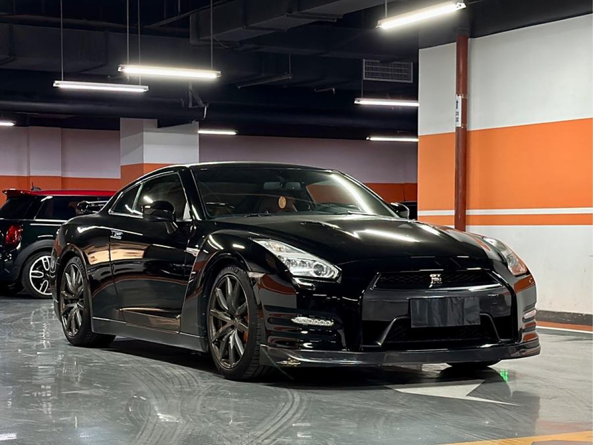 日產(chǎn) GT-R  2015款 3.8T 豪華棕紅內(nèi)飾版圖片