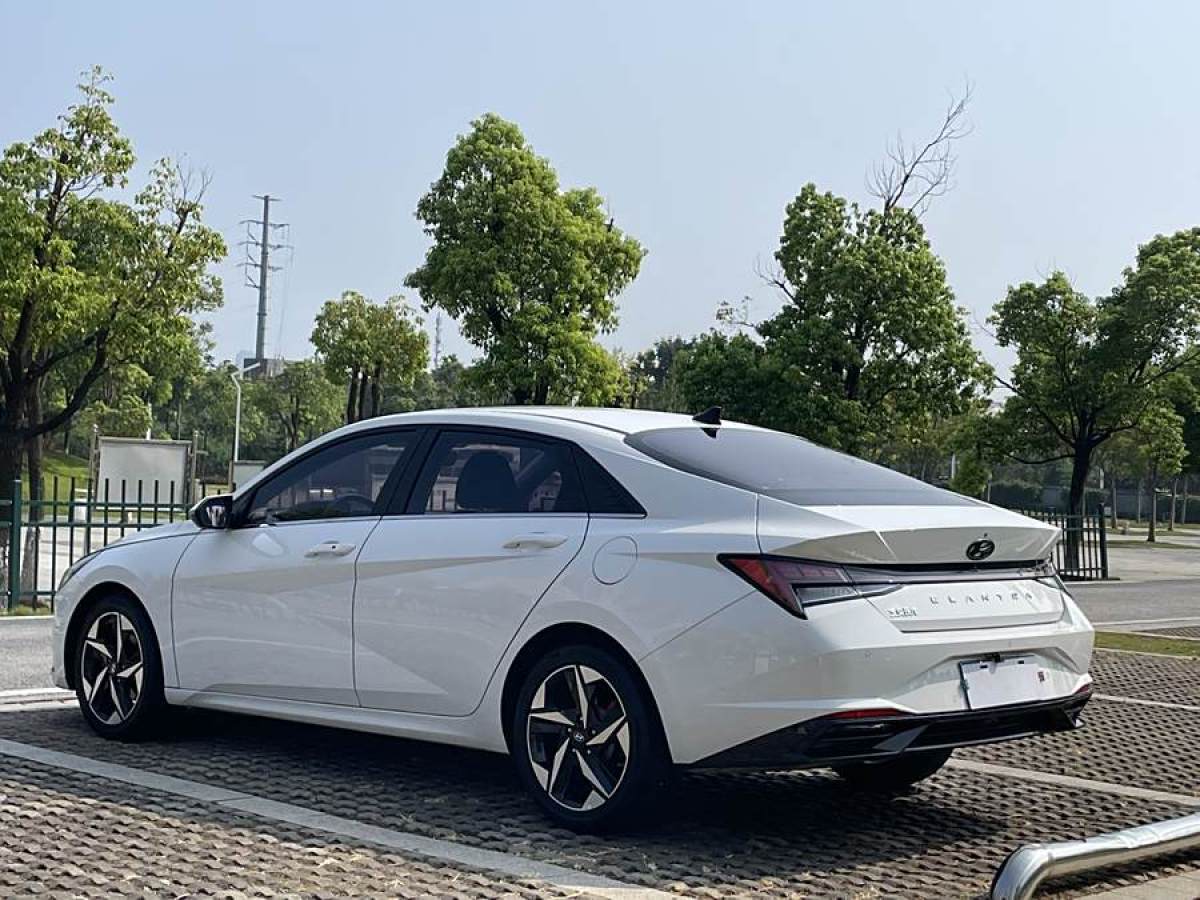 現(xiàn)代 伊蘭特  2021款 1.5L LUX尊貴版圖片