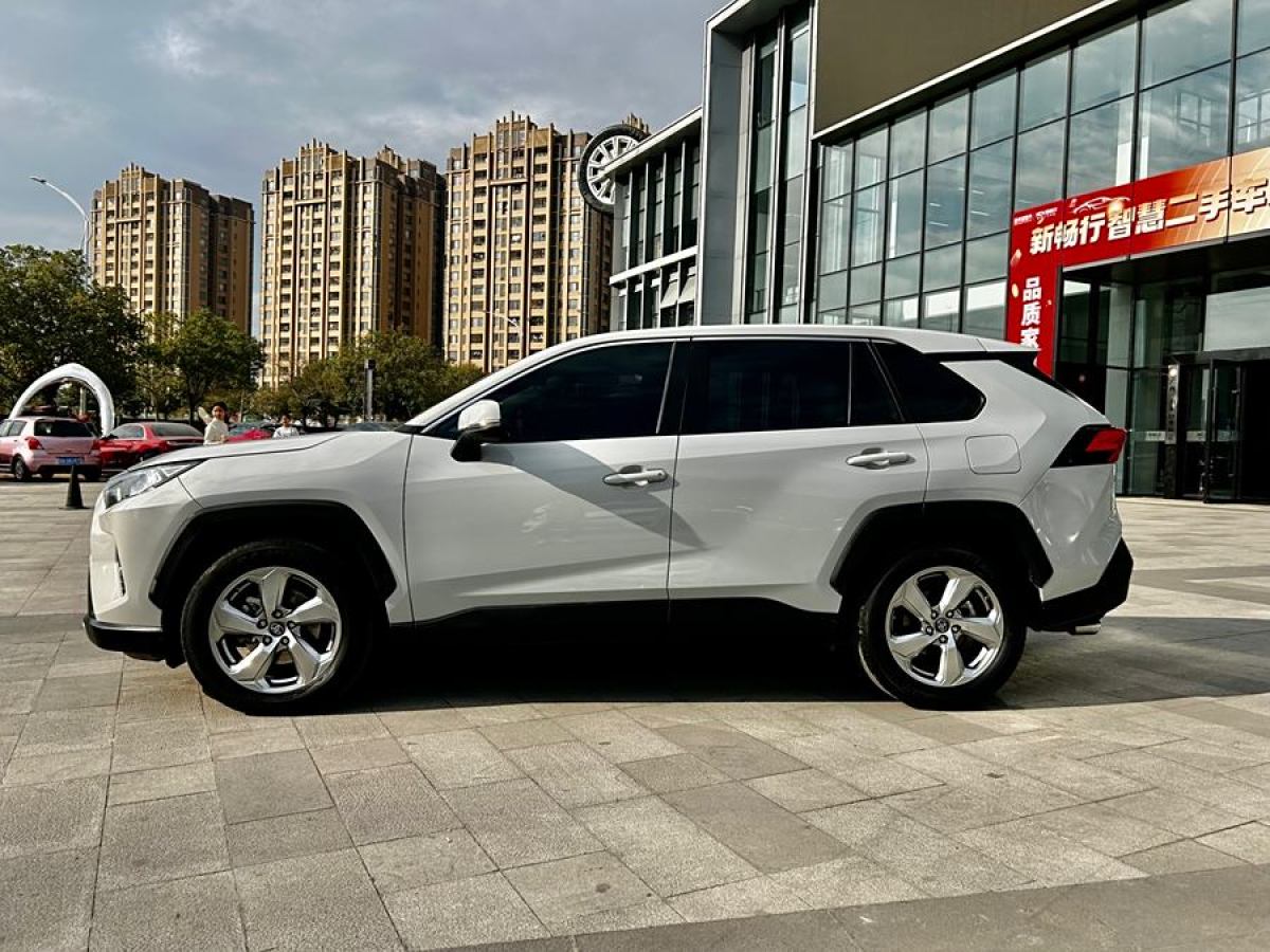 豐田 RAV4榮放  2022款 2.0L CVT兩驅(qū)風(fēng)尚版圖片