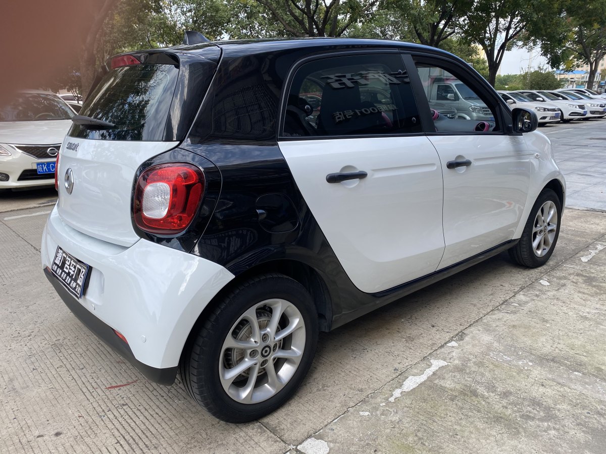 2019年1月smart forfour  2018款 1.0L 52千瓦靈動版