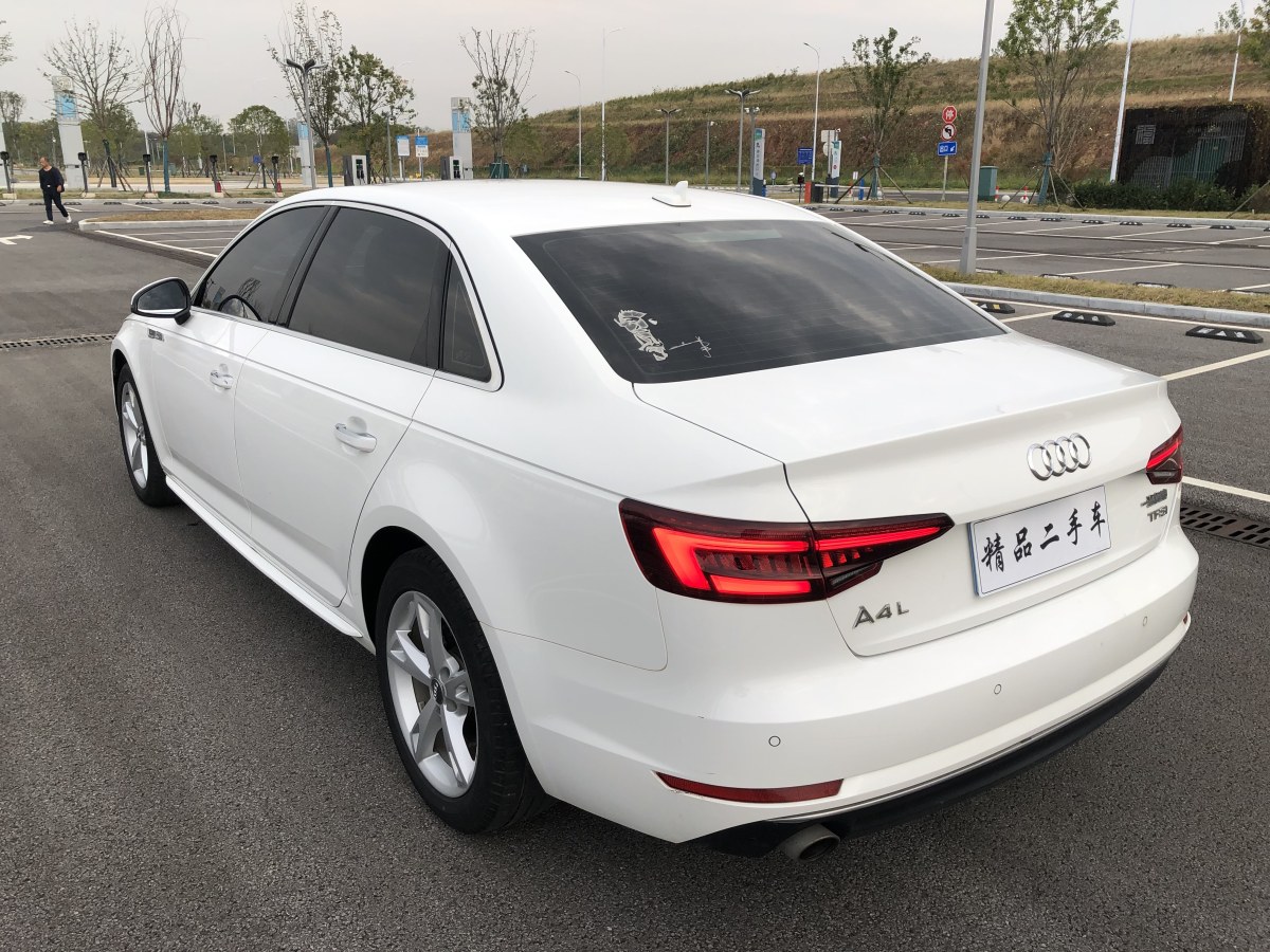 奧迪 奧迪A4L  2018款 30周年年型 30 TFSI 進(jìn)取型圖片