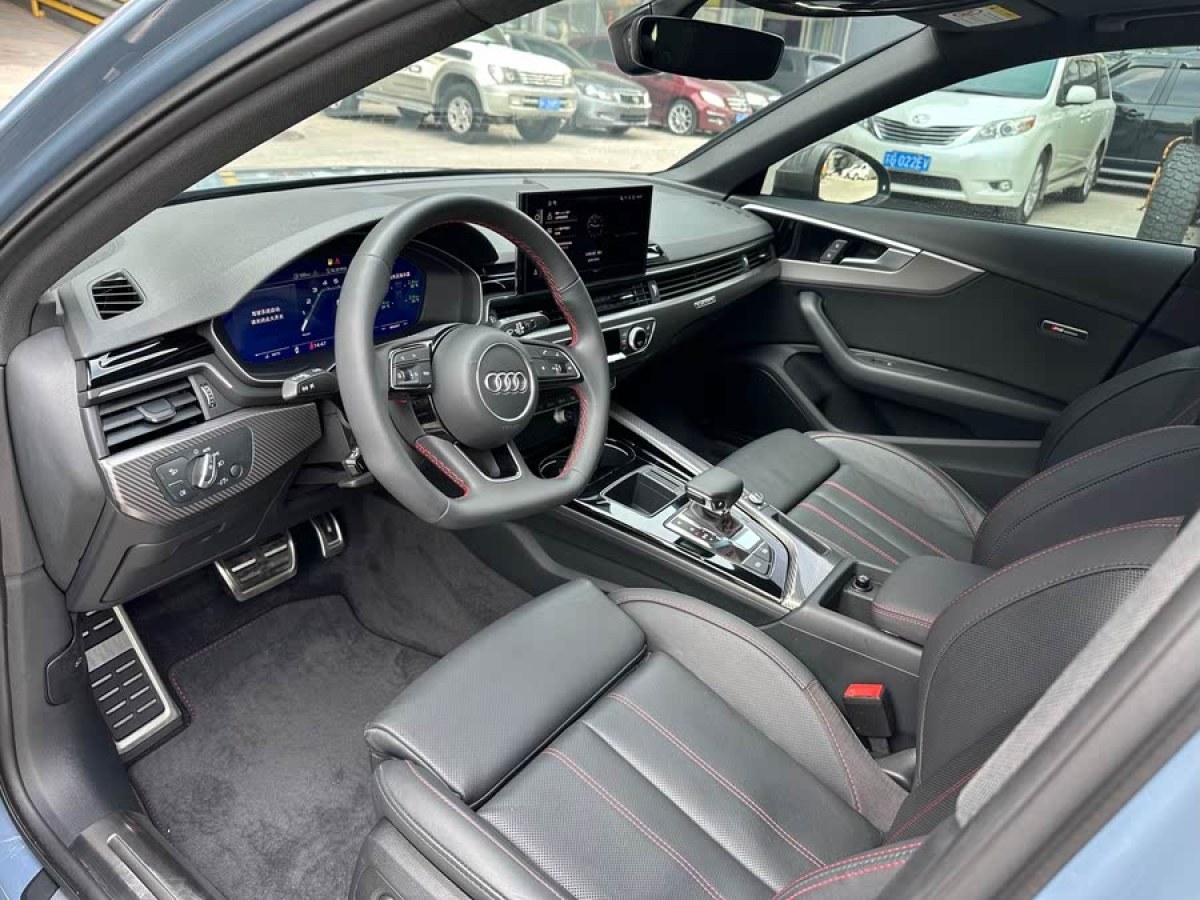 奧迪 奧迪A4L  2022款 40 TFSI quattro RS套件燃速型圖片
