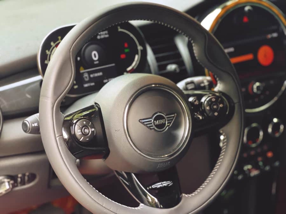 MINI MINI  2021款 1.5T COOPER 藝術(shù)家圖片