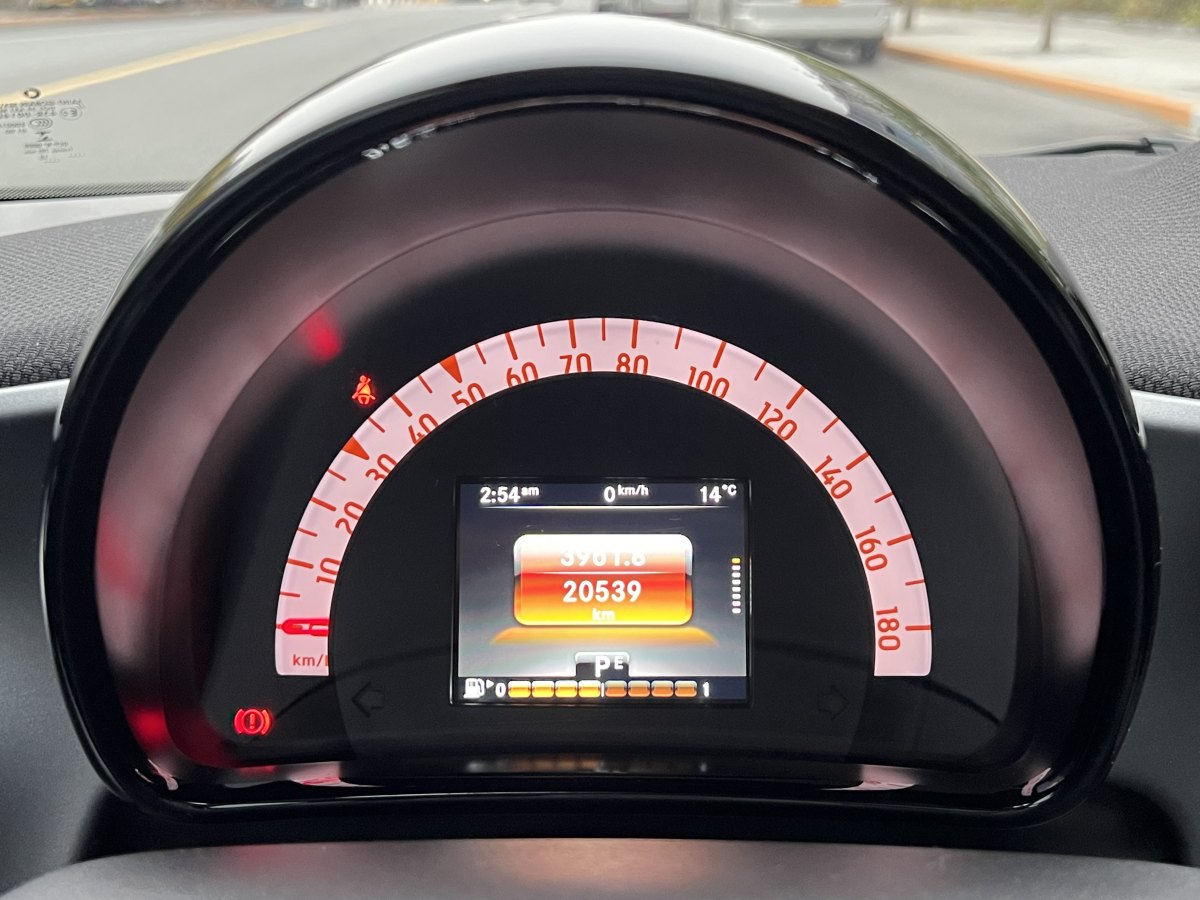 2019年10月smart fortwo  2019款 0.9T 66千瓦硬頂風(fēng)擎版 國VI