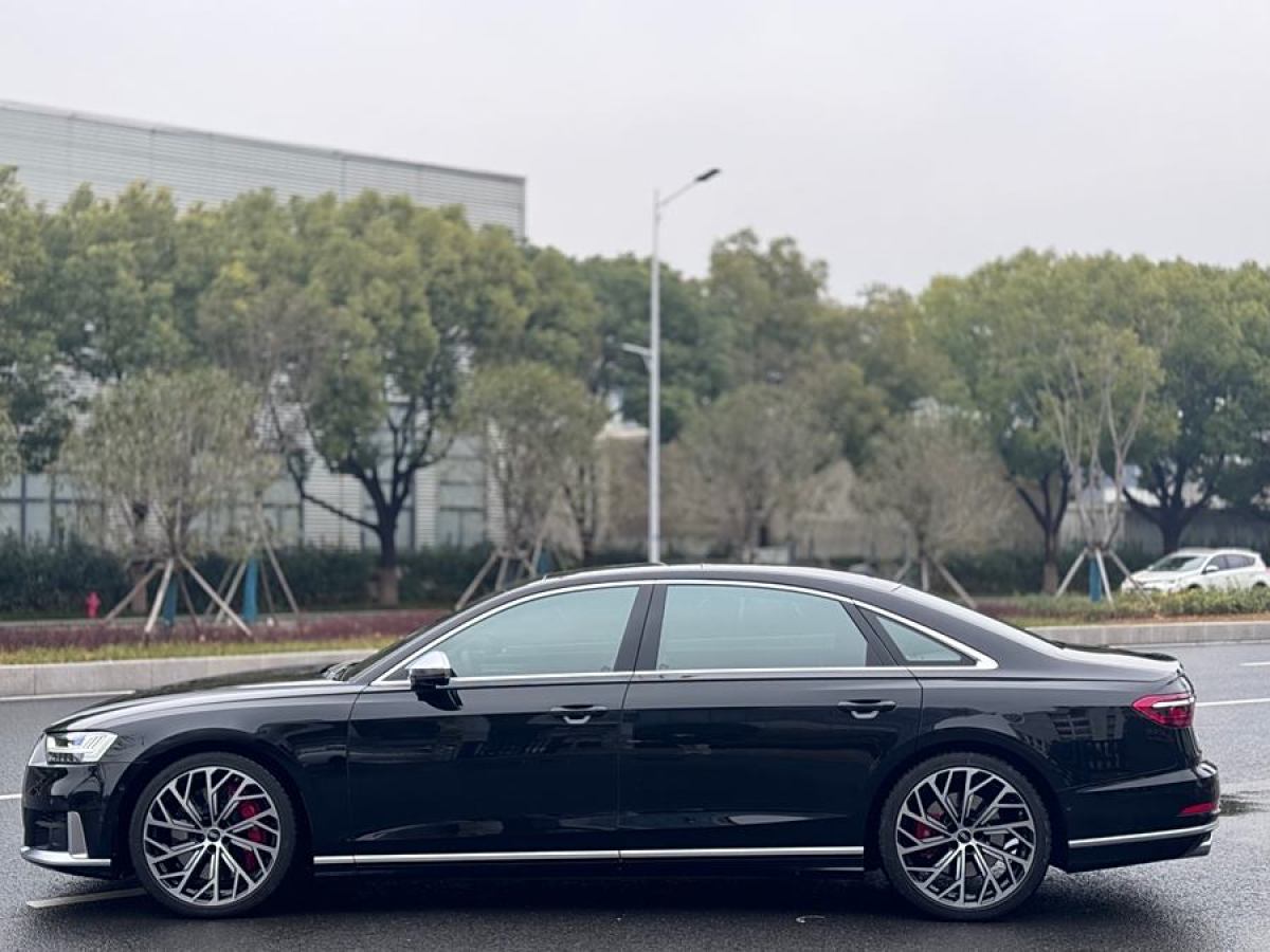 2022年7月奧迪 奧迪S8  2022款 S8L 4.0TFSI quattro 典藏版