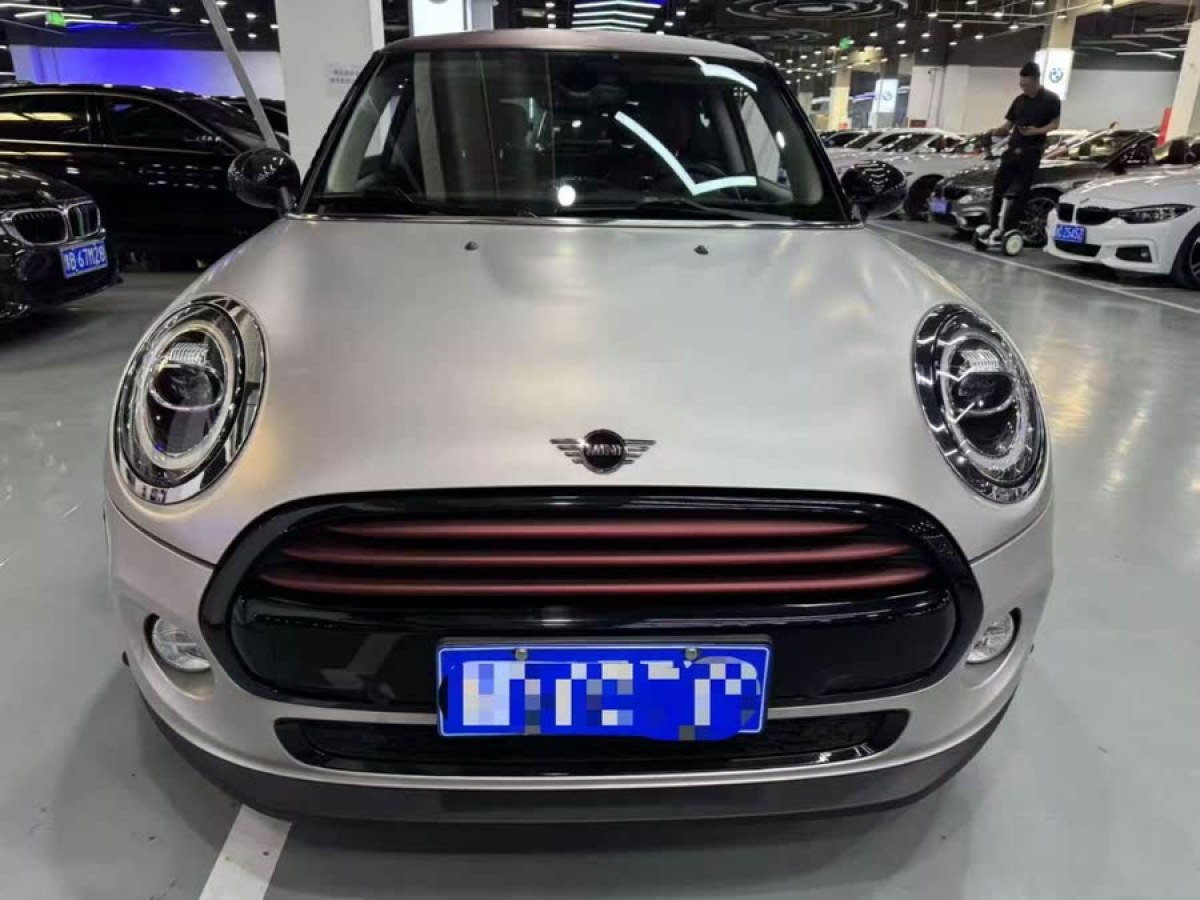 MINI COUNTRYMAN  2018款 1.5T COOPER 藝術(shù)家圖片