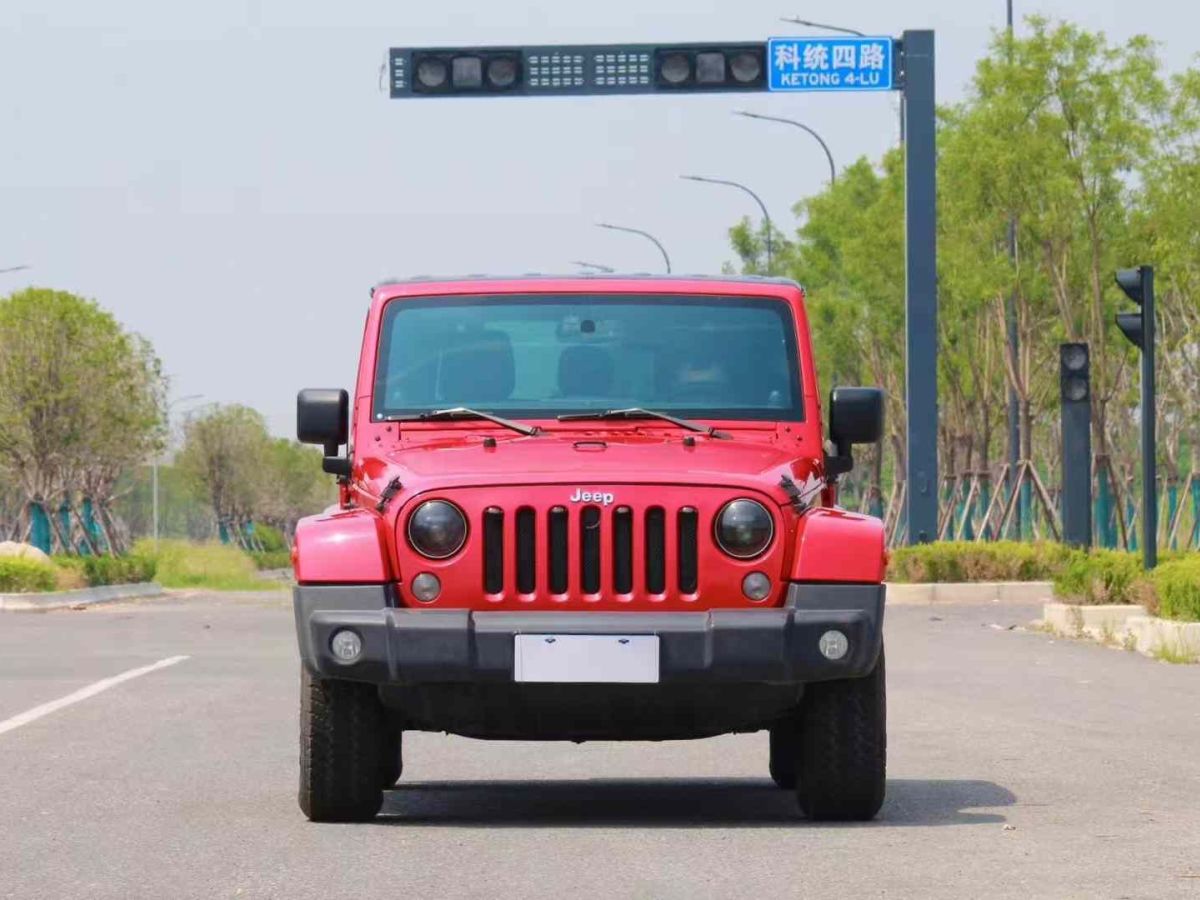 Jeep 牧馬人  2014款 2.8TD Sahara 四門版圖片