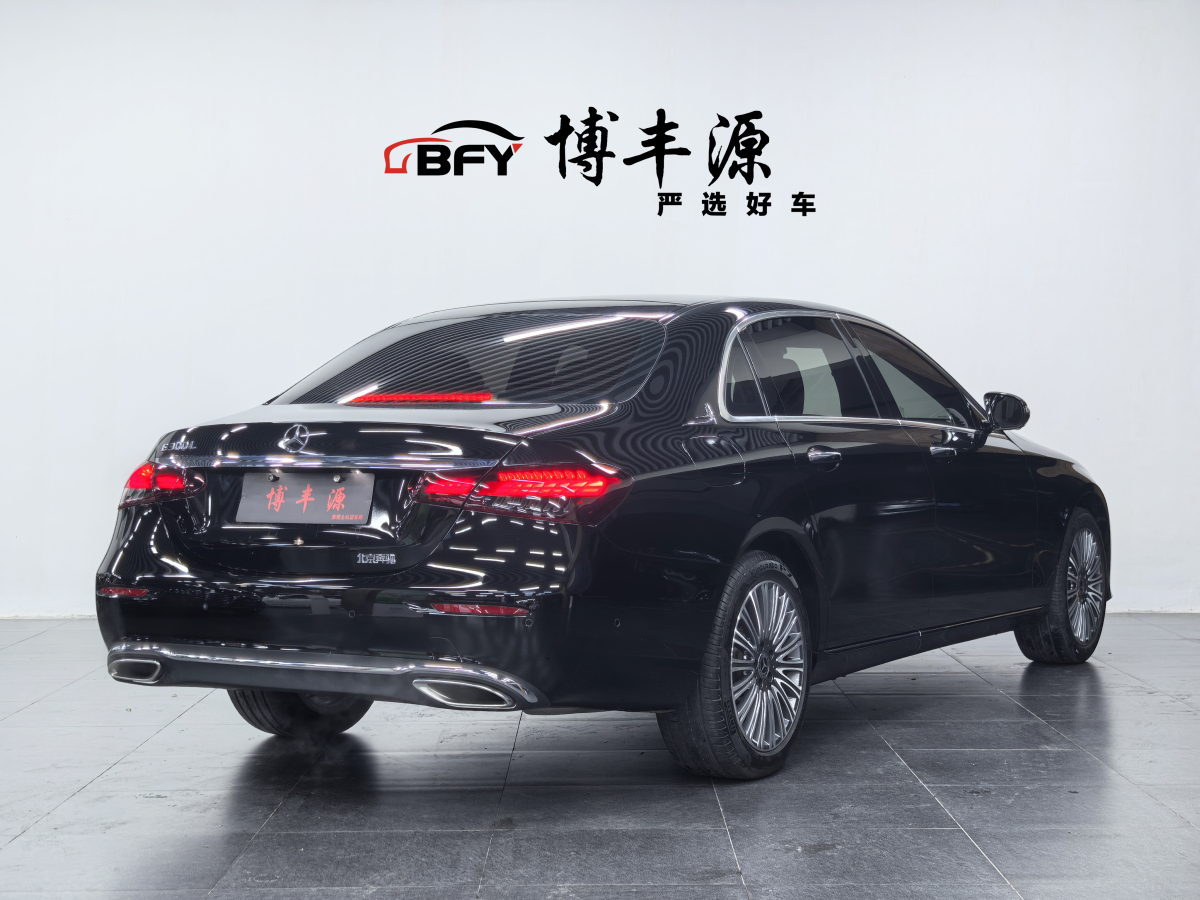 奔馳 奔馳E級  2022款 改款 E 300 L 時(shí)尚型圖片