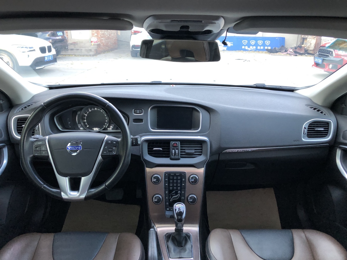 沃爾沃 V40  2014款 Cross Country T5 AWD 智雅版圖片