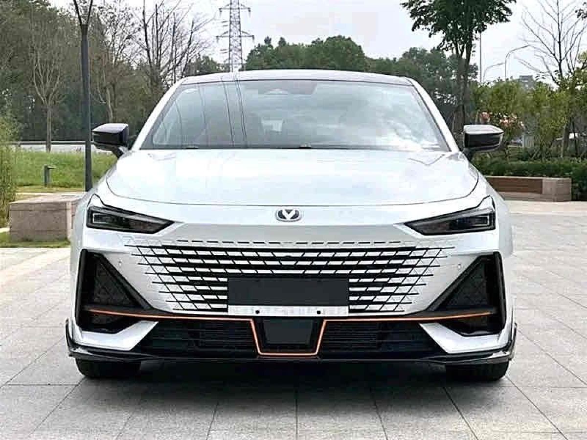 長安 長安UNI-V  2023款 1.5T 運(yùn)動版圖片