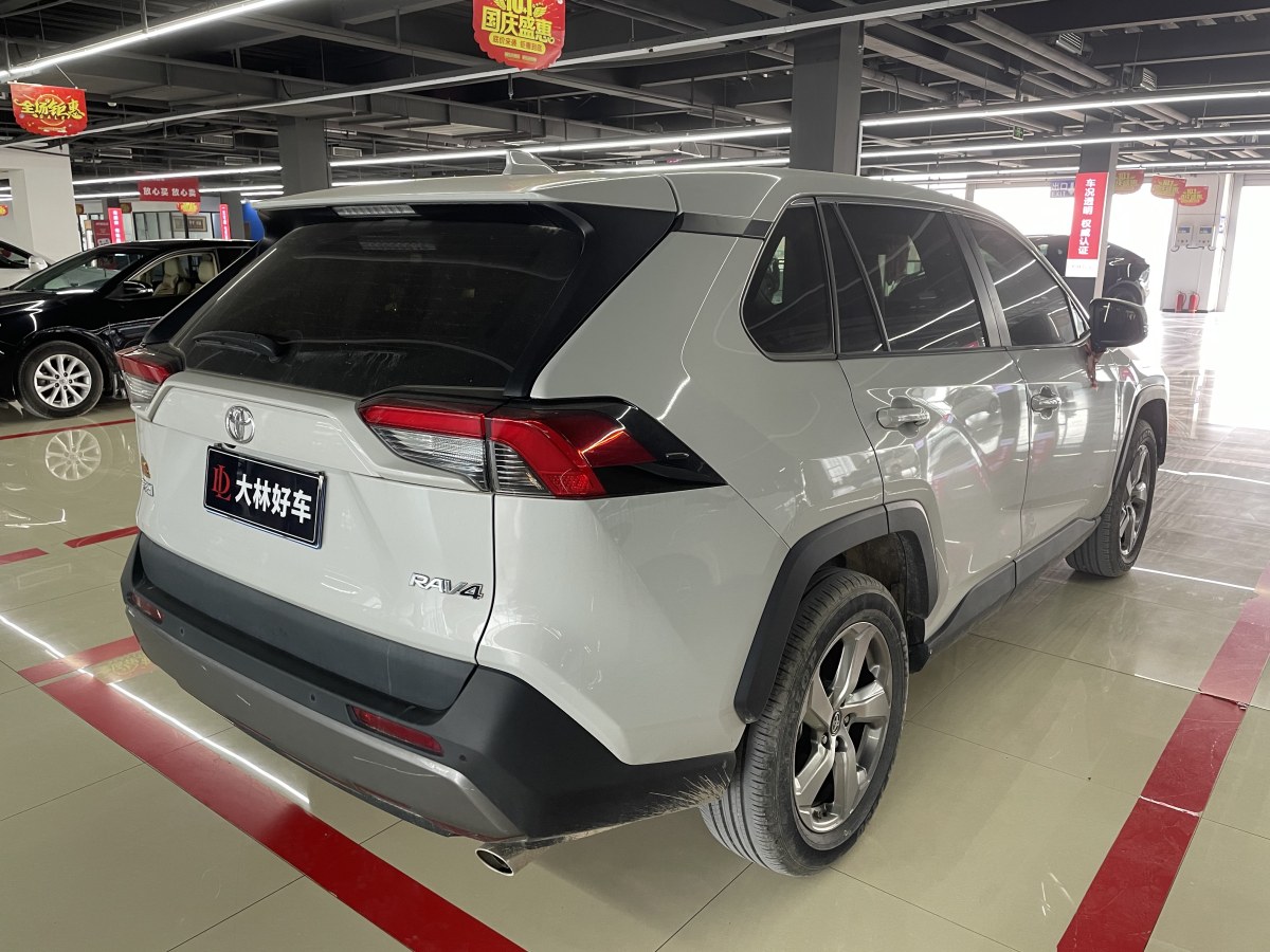 豐田 RAV4  2018款 榮放 2.0L CVT兩驅(qū)風尚版圖片