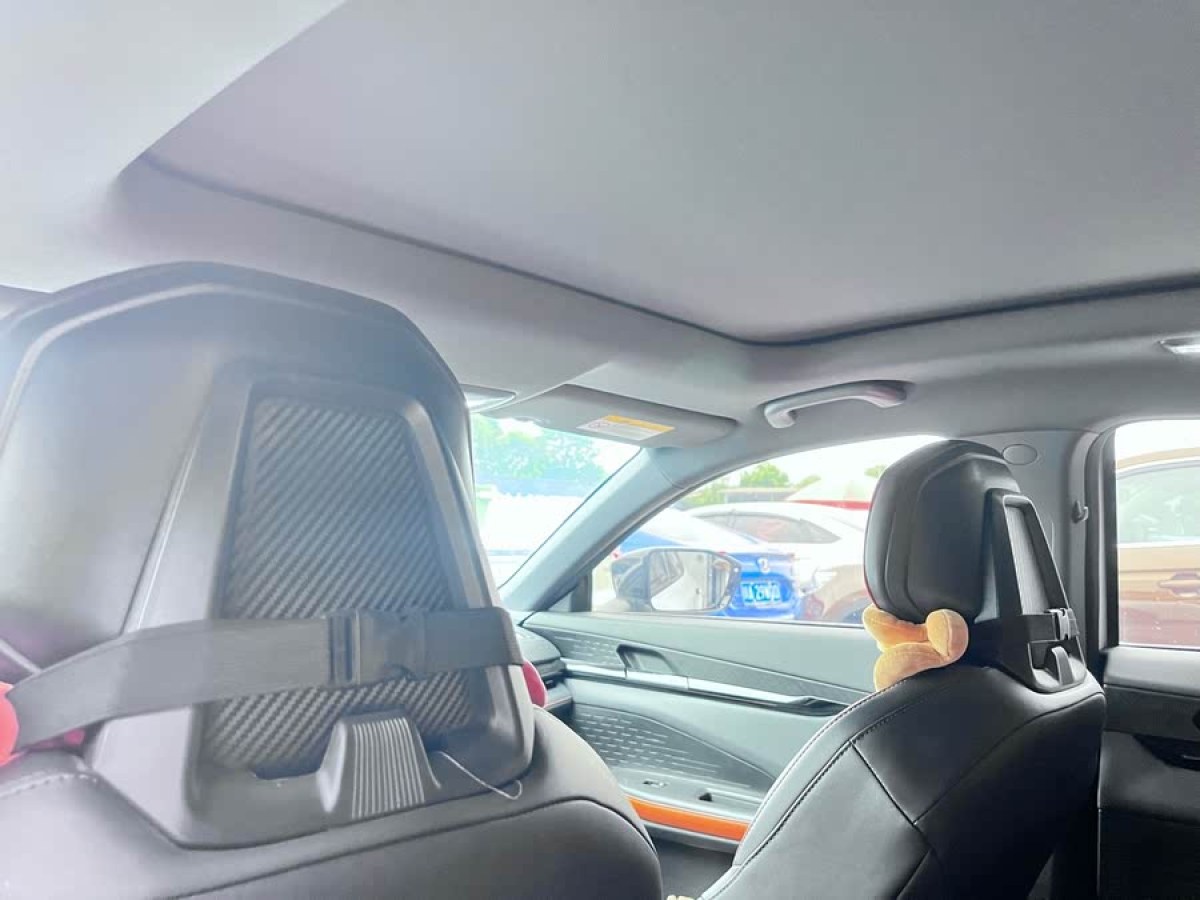 長安 長安UNI-V  2022款 1.5T 尊貴型圖片