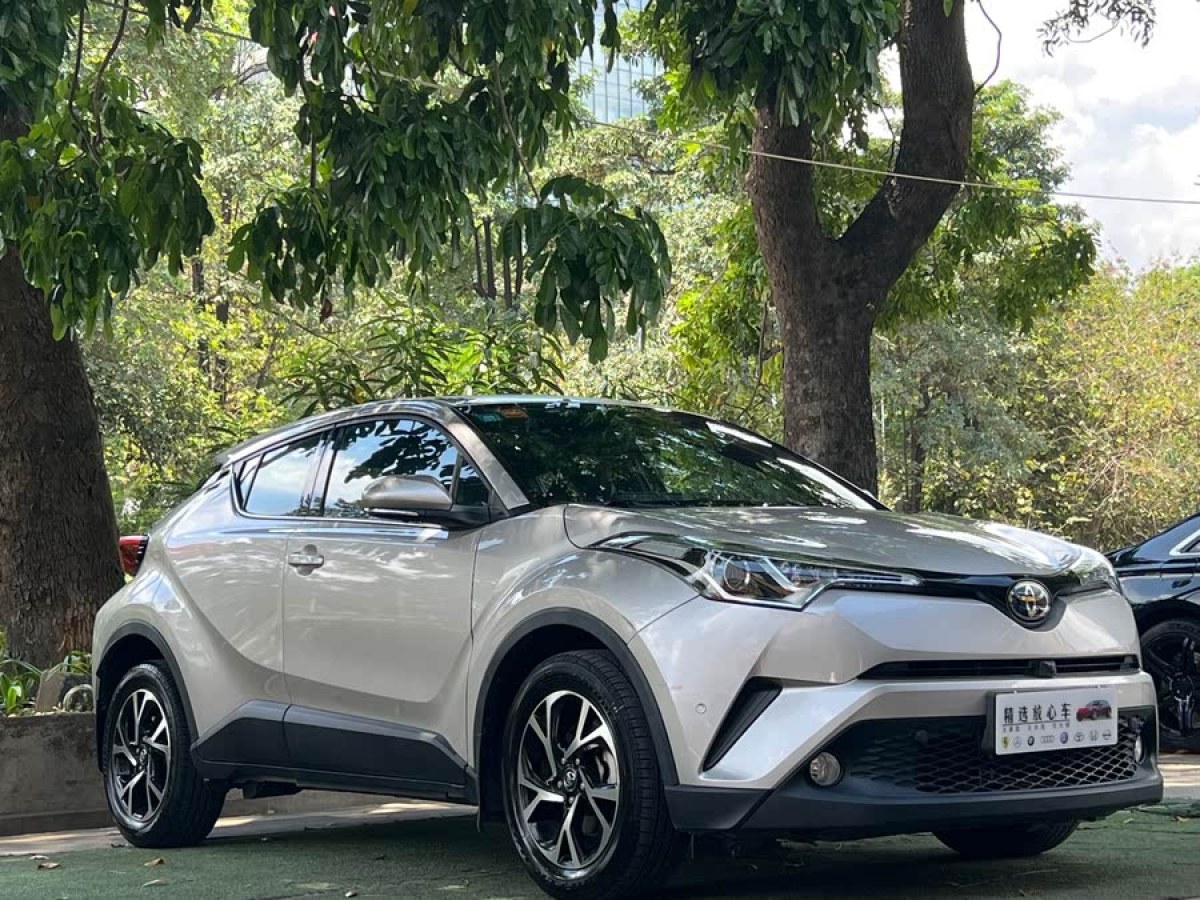 豐田 C-HR  2020款 2.0L 領(lǐng)先版圖片