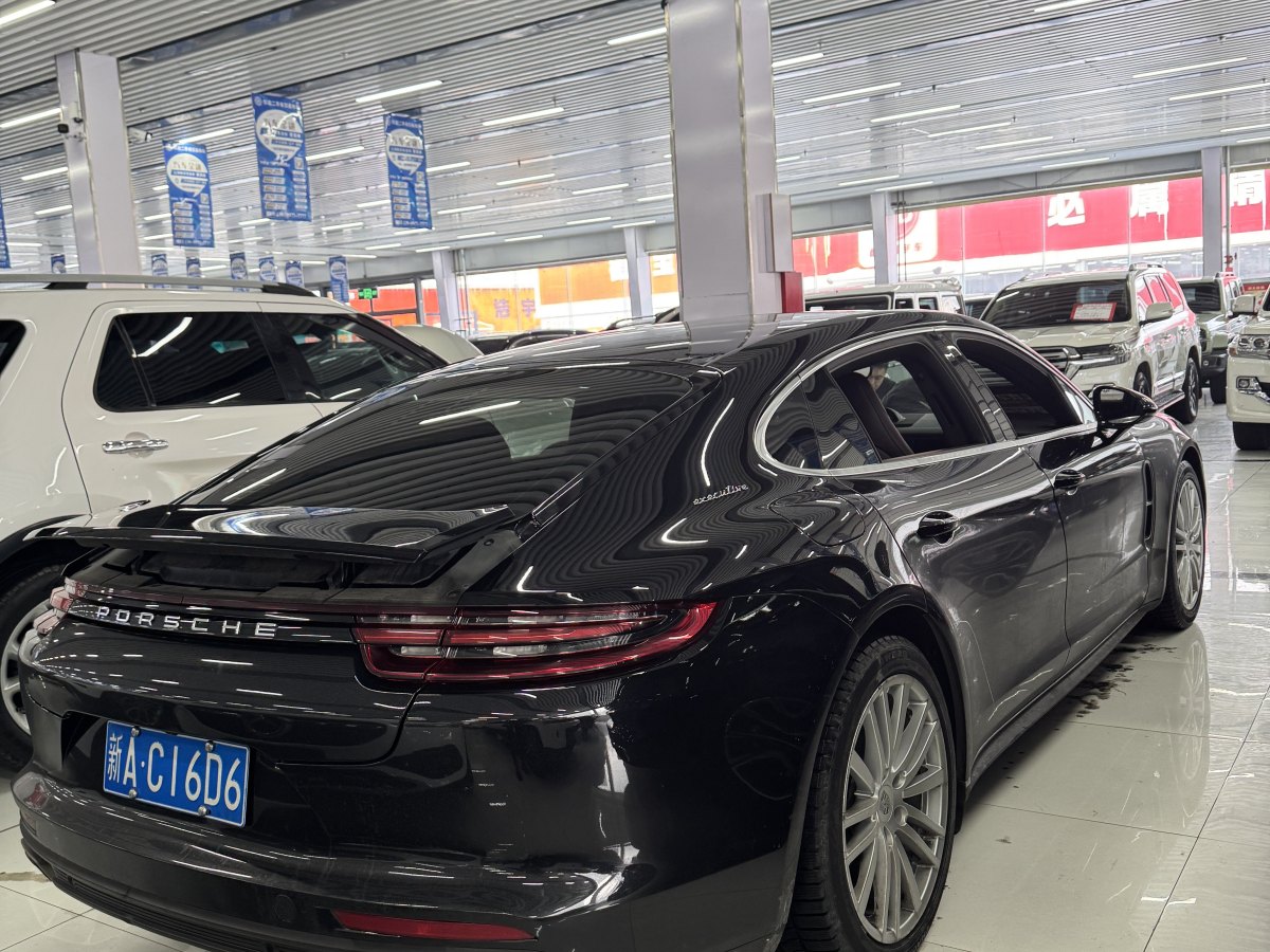 保時(shí)捷 Panamera  2019款 Panamera 4 行政加長(zhǎng)版 2.9T圖片