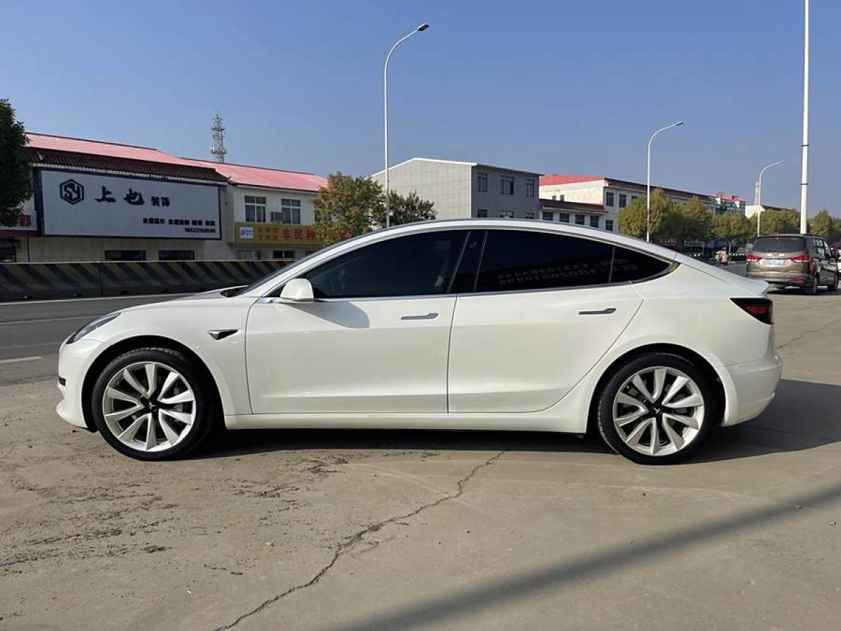 特斯拉 Model 3  2019款 標(biāo)準(zhǔn)續(xù)航后驅(qū)升級(jí)版圖片