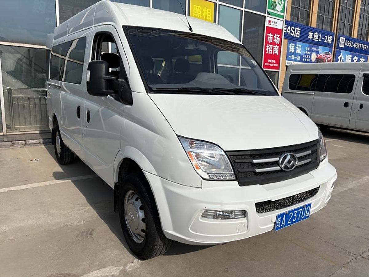 上汽大通 V80  2021款 2.0T AMT經(jīng)典傲運(yùn)通短軸中頂5/6座圖片