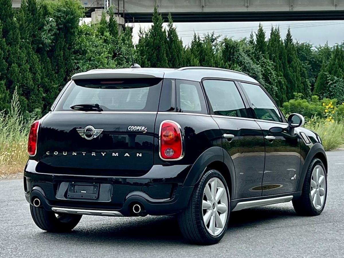 MINI COUNTRYMAN  2015款 1.6T COOPER S ALL4 极致暗夜版图片