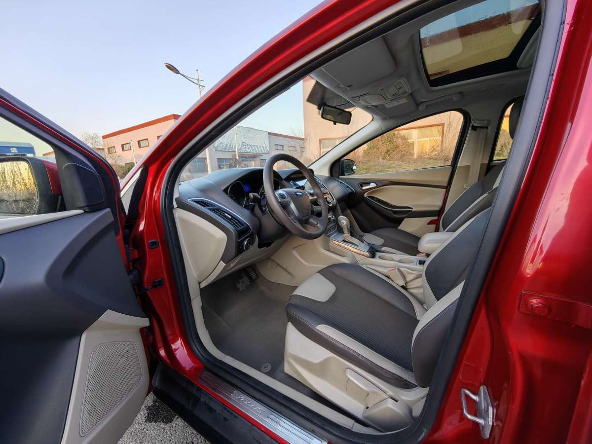 2013年06月福特 福克斯  2012款 两厢 1.6L 自动舒适型