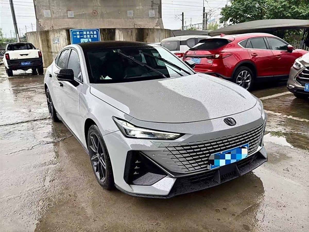 長(zhǎng)安 長(zhǎng)安UNI-V  2022款 1.5T 尊貴型圖片