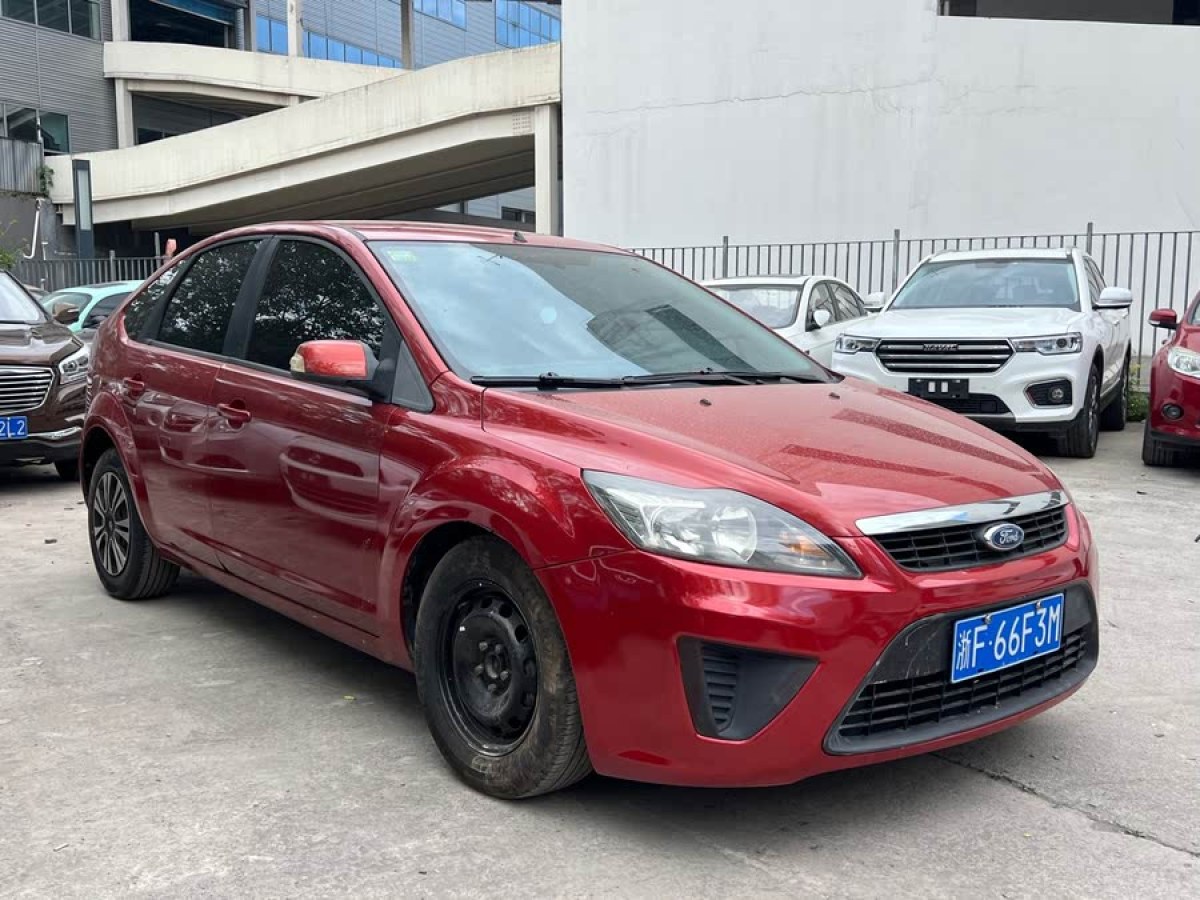 福特 福克斯  2012款 兩廂經(jīng)典 1.8L 手動(dòng)基本型圖片