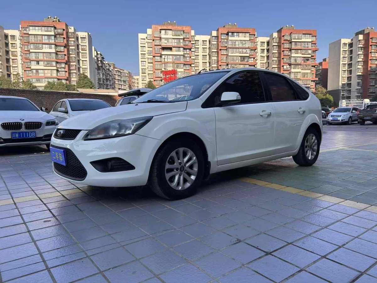 福特 ?？怂? 2013款 兩廂經(jīng)典 1.8L 自動百萬紀(jì)念版圖片