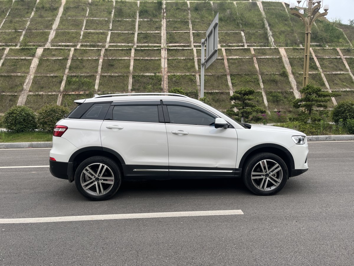 哈弗 H6 Coupe  2017款 紅標(biāo) 2.0T 手動兩驅(qū)精英型圖片