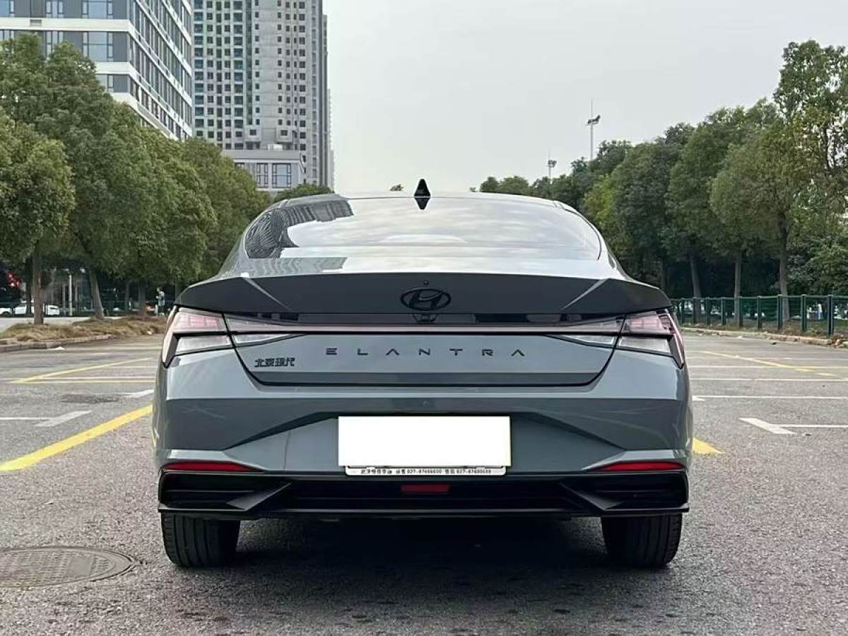 現(xiàn)代 伊蘭特  2022款 1.5L CVT LUX黑騎士限量版圖片