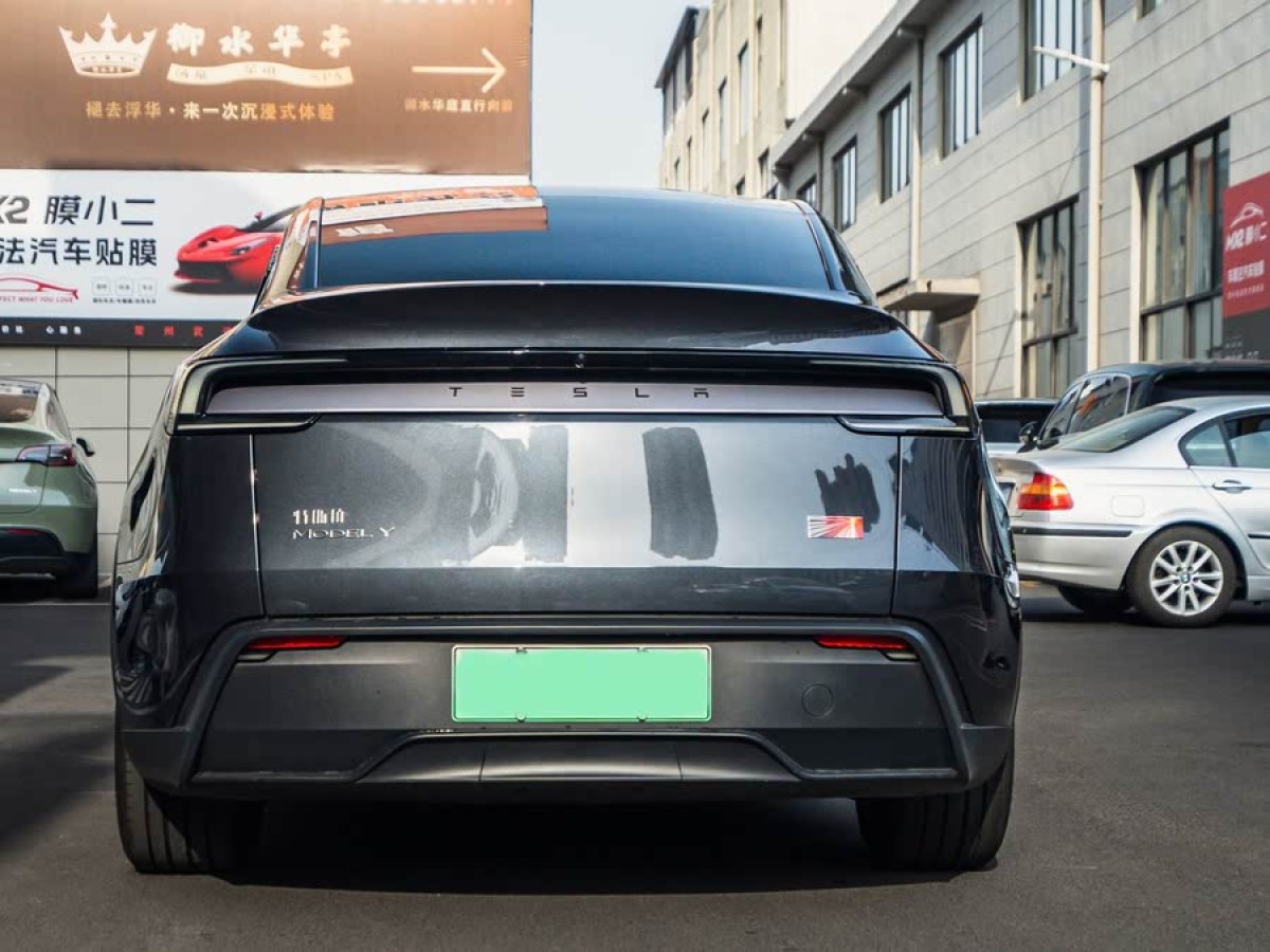 特斯拉 Model Y  2025款 后輪驅(qū)動 首發(fā)版圖片