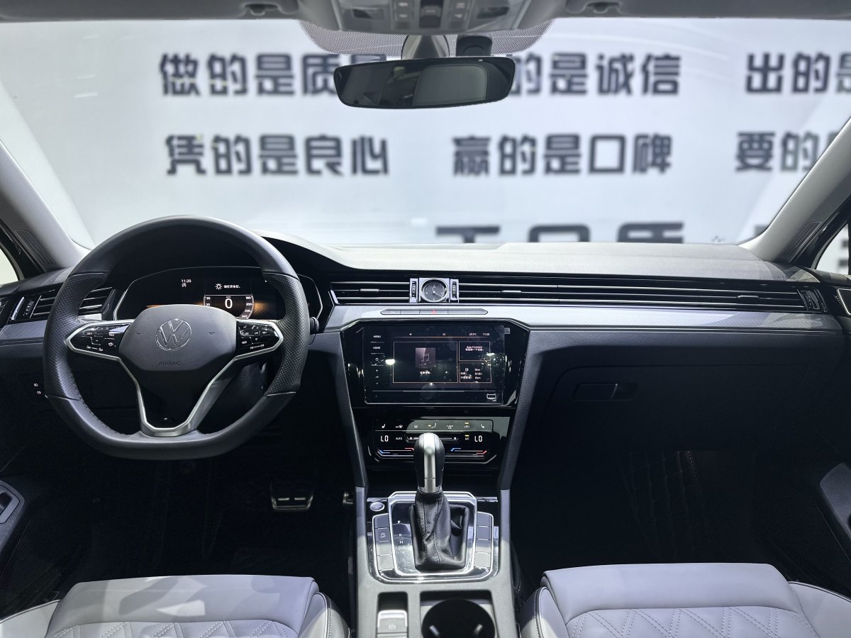 大眾 邁騰  2023款 200萬輛紀(jì)念版 330TSI DSG領(lǐng)先型圖片