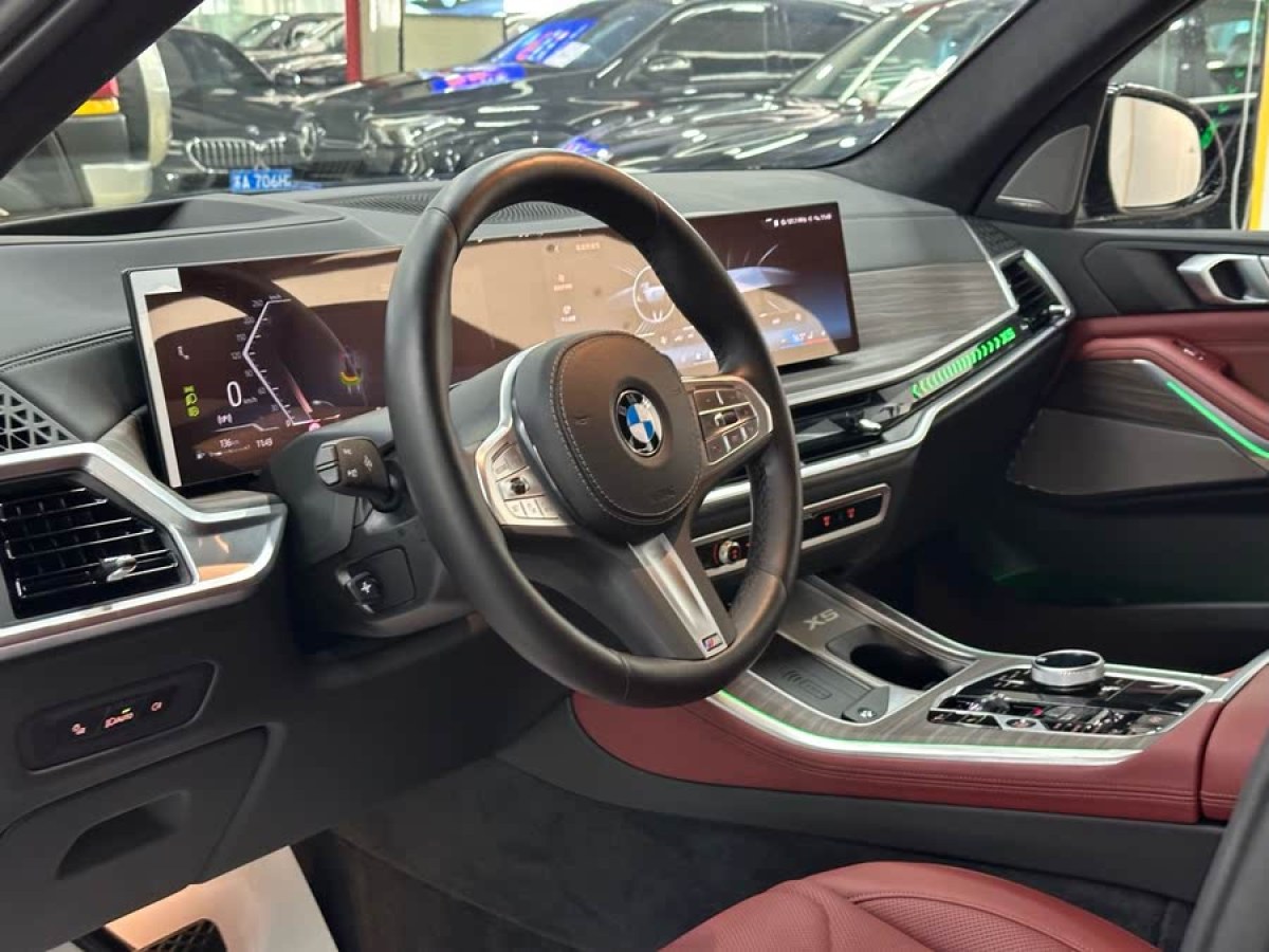 寶馬 寶馬X5  2023款 xDrive 40Li M運(yùn)動曜夜套裝圖片