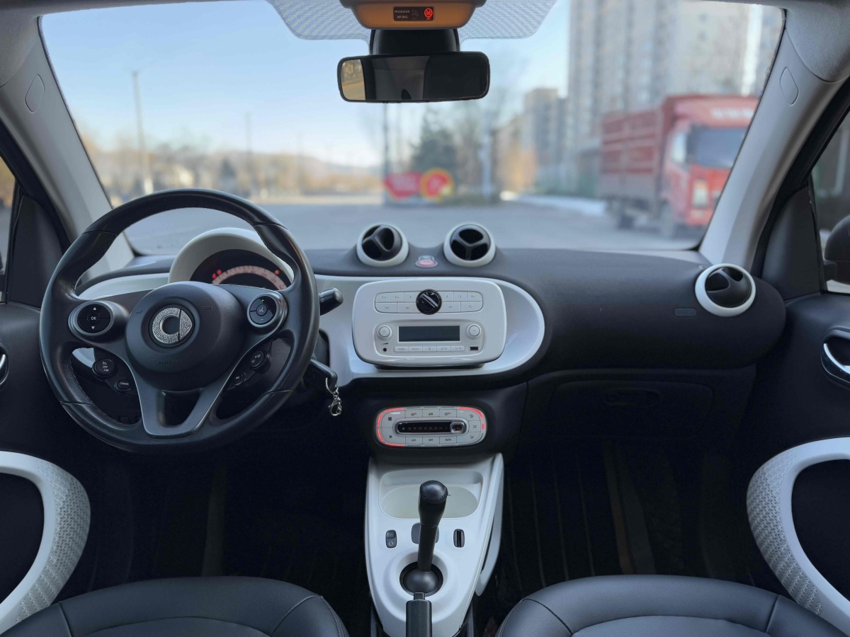 smart fortwo  2016款 1.0L 灰行俠特別版圖片