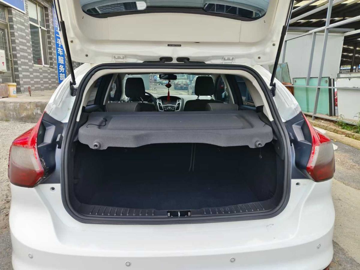 福特 福克斯  2015款 2.0T ST 標(biāo)準(zhǔn)版圖片