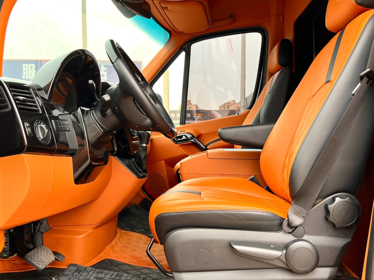 奔驰 Sprinter 2016款 3.5L 自动 豪华定制版图片