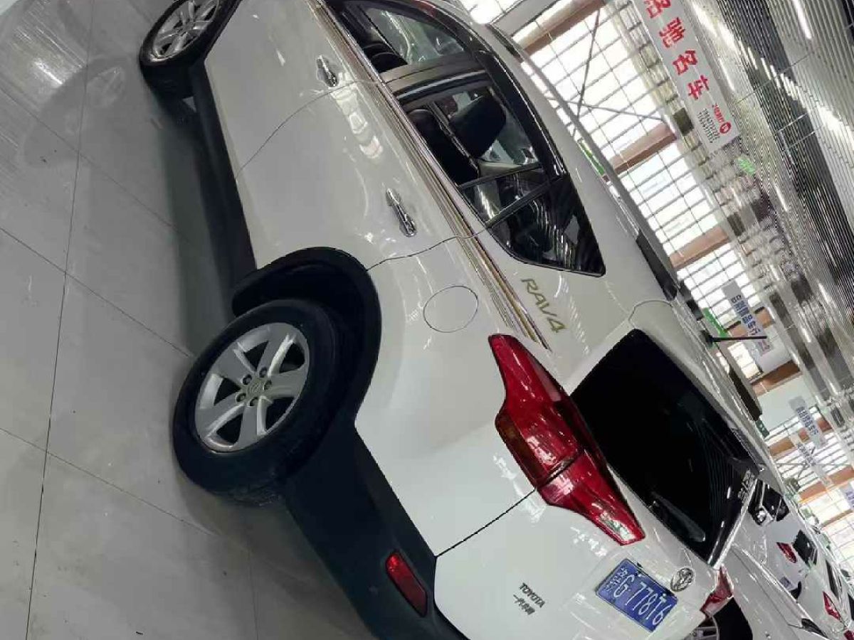 2014年1月豐田 RAV4 