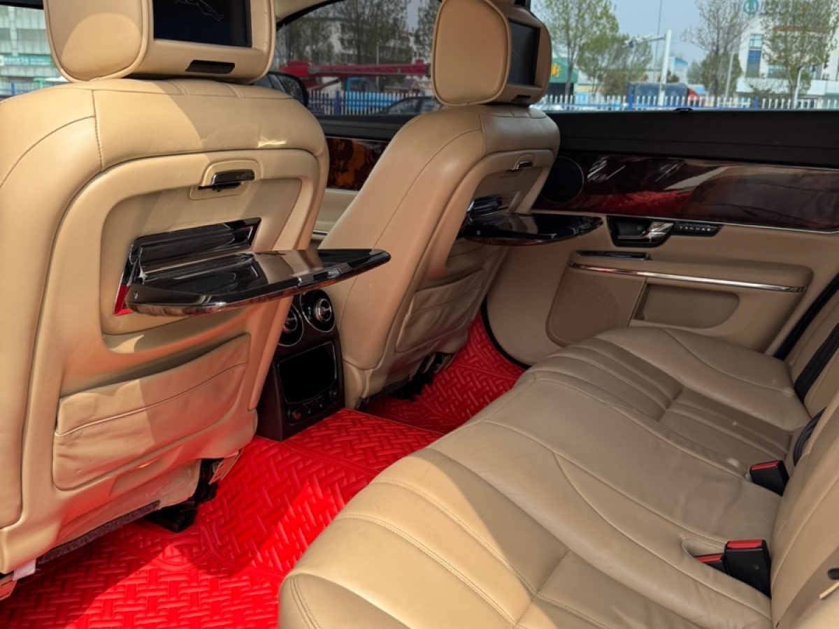 2013年2月捷豹 XJ  2012款 XJL 3.0 全景商務(wù)版